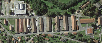 Photo Google Earth avec les casernes de Giromagny vu du haut et la possibilité d'agrandir la photo en cliquant dessus