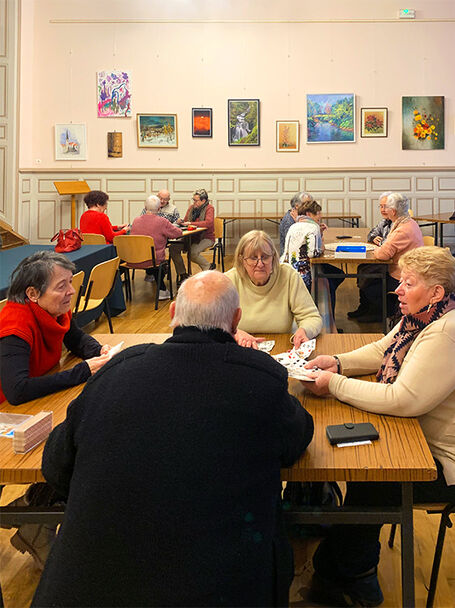 Photo Noël des ainés dans la salle des fêtes de la mairie