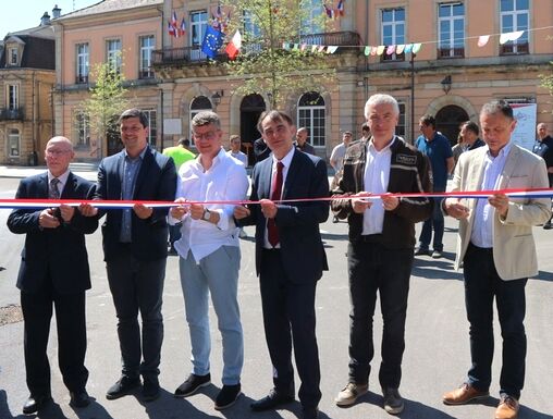 Photo devant l'hôtel de ville