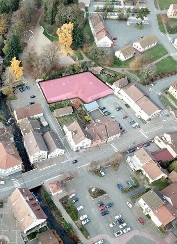 Image vue aérienne sur le Spar et la place du marché