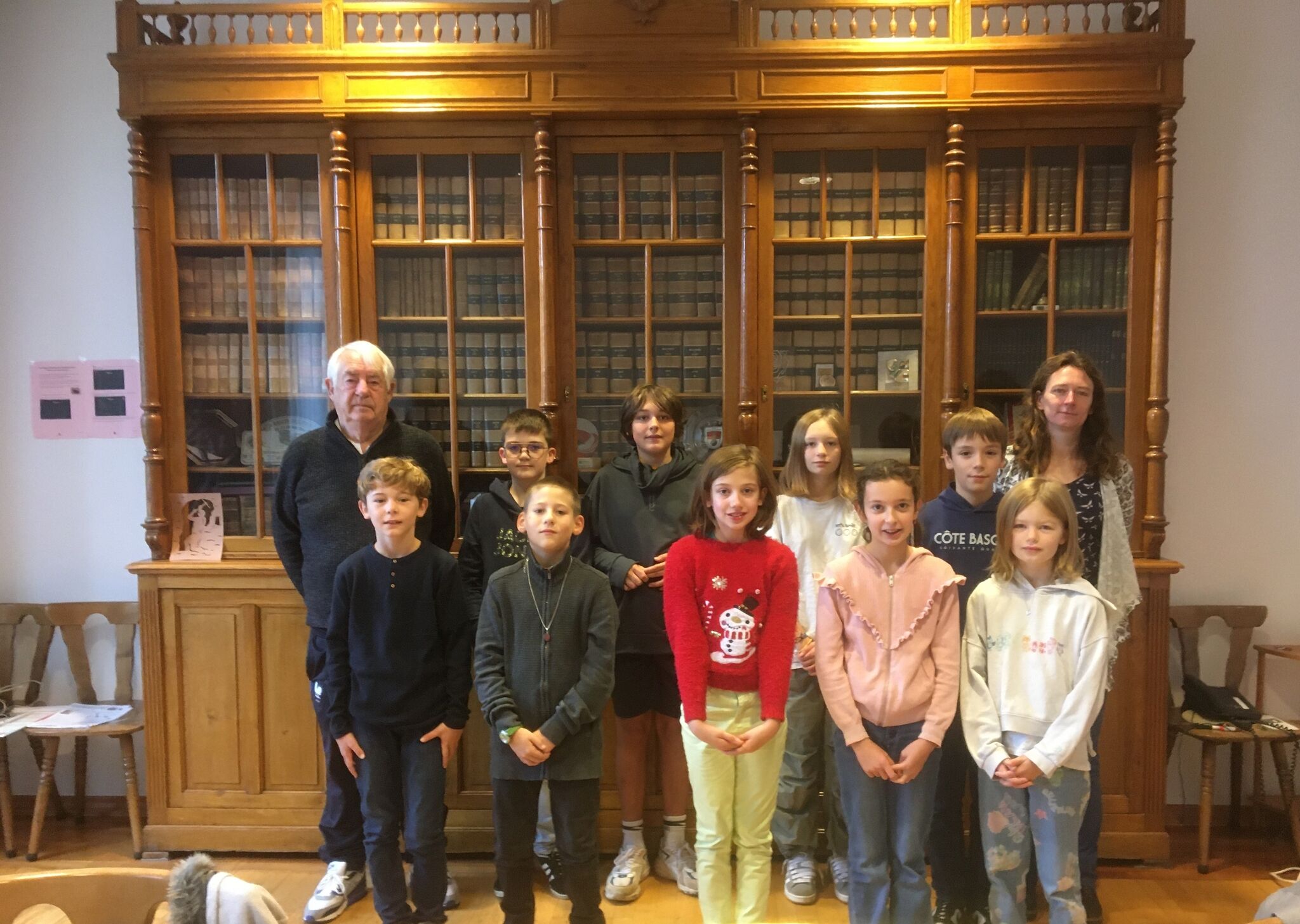 Photo avec les jeunes élus du Conseil Municipal d'Adolescents 