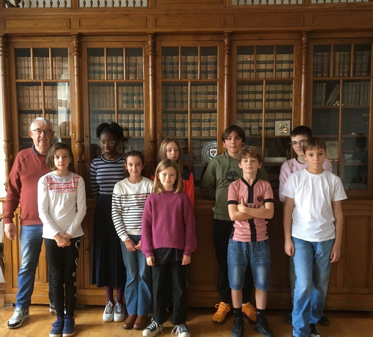 Photo avec les jeunes élus du Conseil Municipal d'Adolescents 